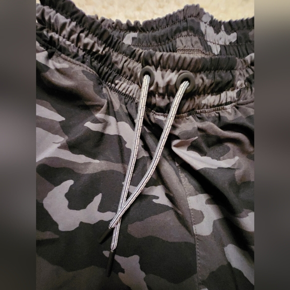 ATHLETA GIRL CAMO ATHLETIC SHORTS Girl's Sz XXL 16 - Picture 4 of 8